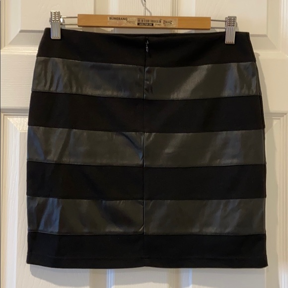 Black Striped Mini Skirt - Picture 2 of 2